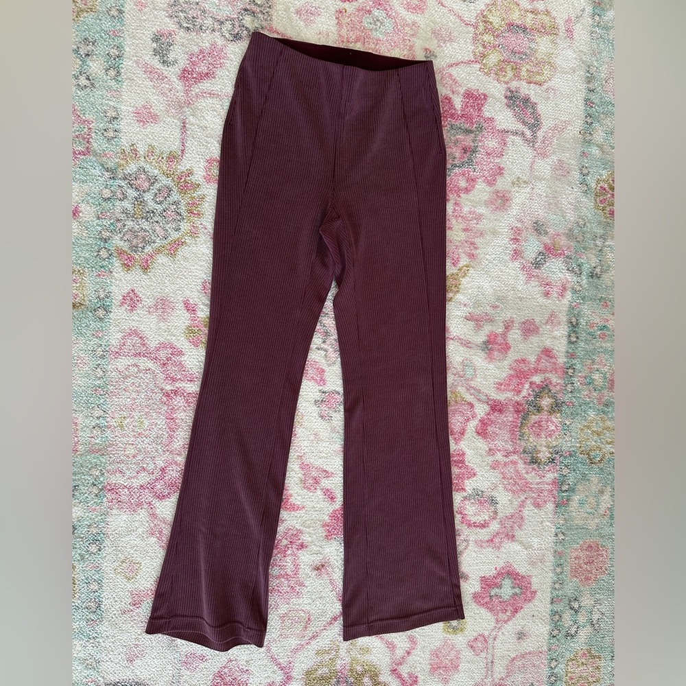 Lululemon Ribbed Softstreme Flared Plants Shot
Color Garnet 
Size 6